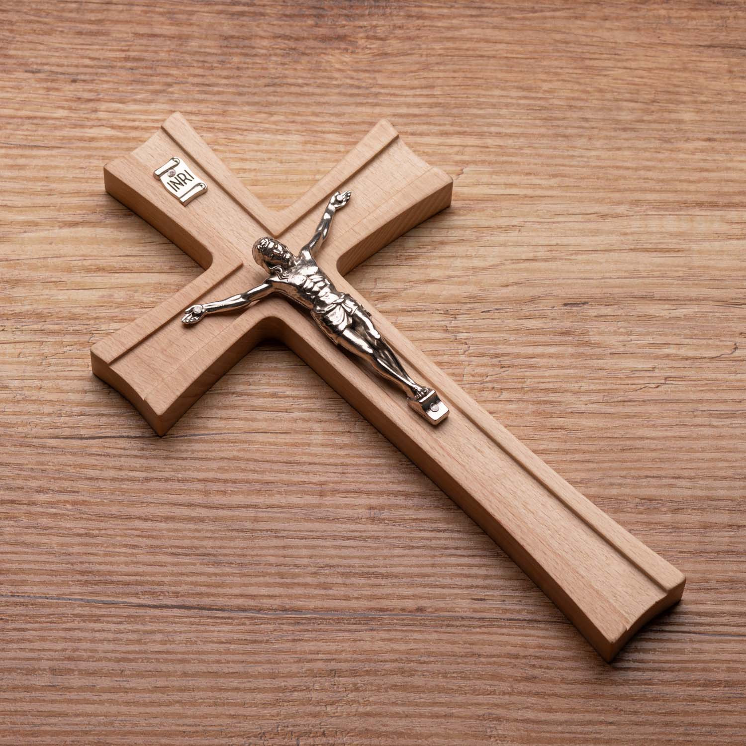 Krzyż drewniany Premium Na ścianę Wiszący metalowa Pasyjka 30cm - taliowany / dwukolorowy
